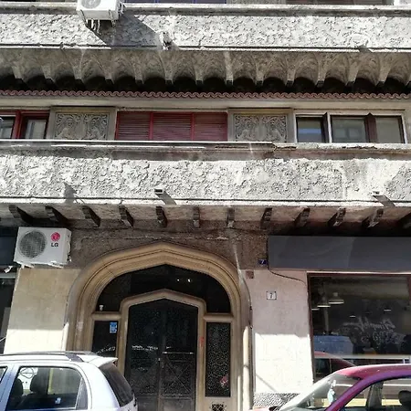 Sunny Artistic In Downtown Bucharest