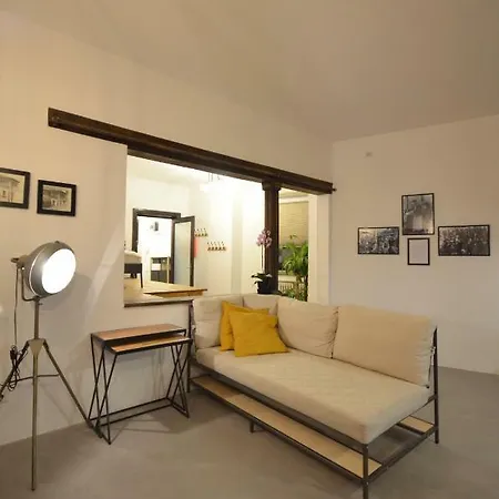 Sunny Artistic In Downtown Appartement Bucarest